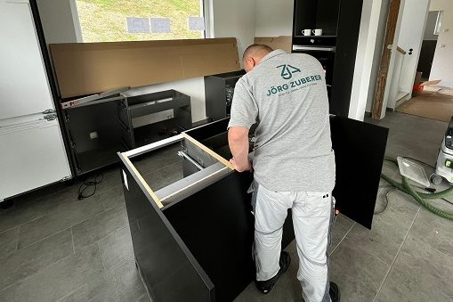 Küchenmontage vom Profi. Die Firma Zuberer ist da der perfekte Ansprechpartner.